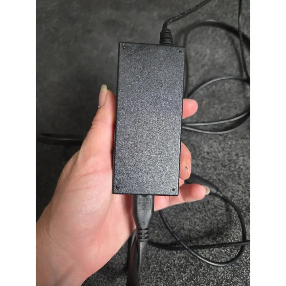 Samsung AC/DC Adapter Power Supply A2514_FPN 14V USED